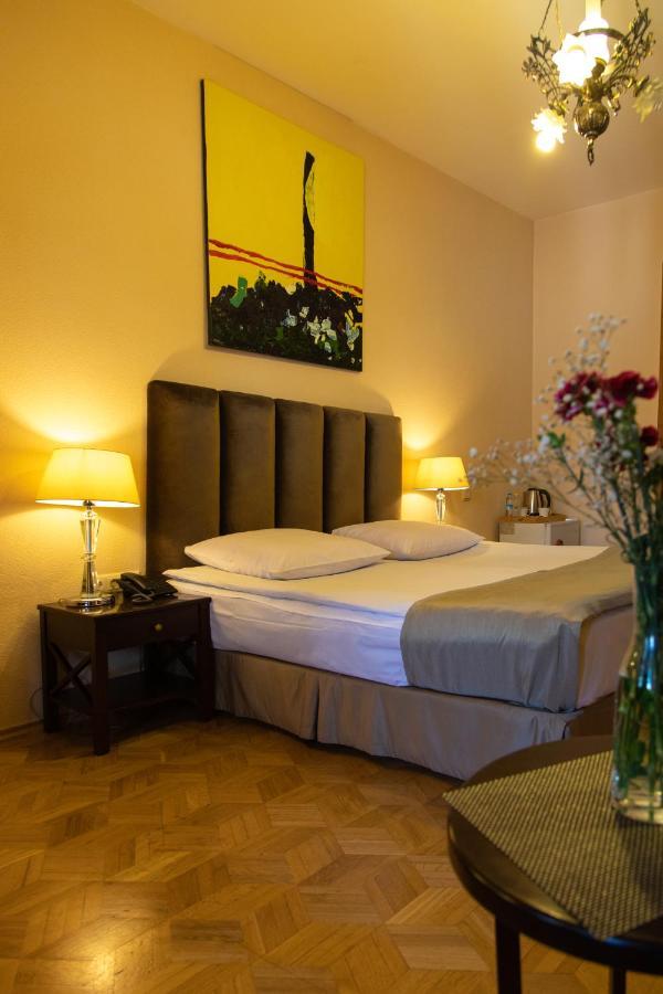 Hotel Vip Tbilisi Esterno foto