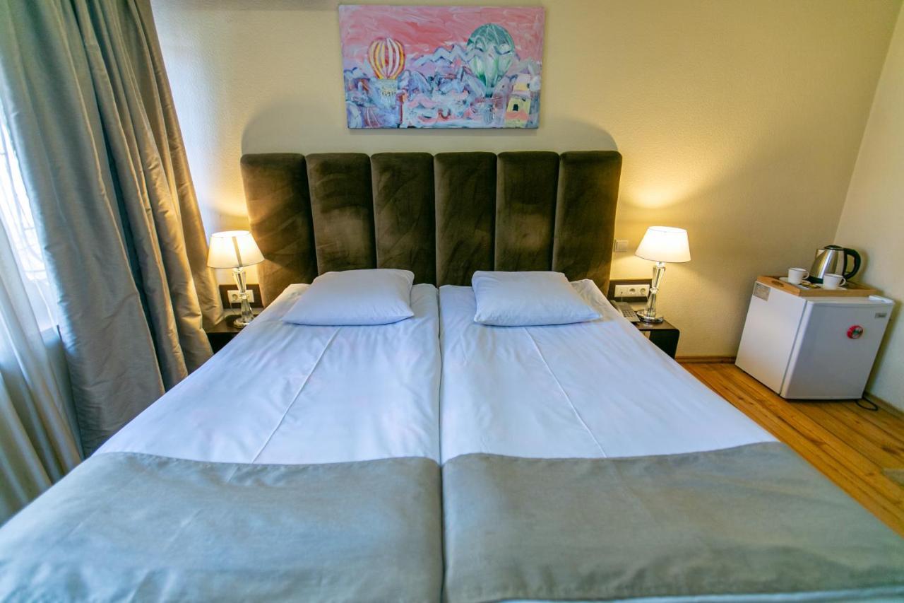 Hotel Vip Tbilisi Esterno foto
