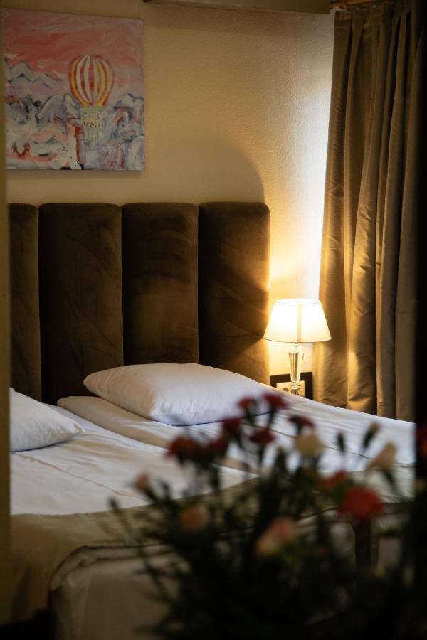 Hotel Vip Tbilisi Esterno foto