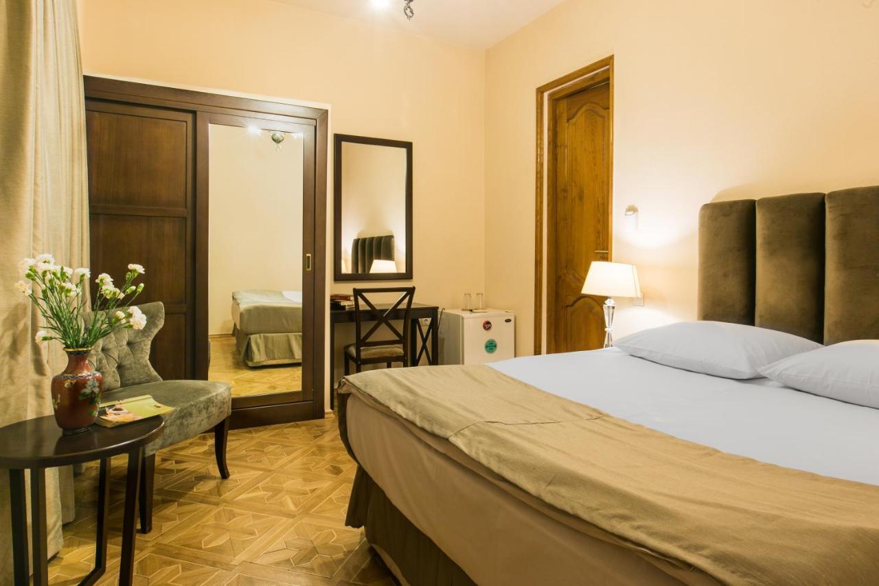 Hotel Vip Tbilisi Esterno foto