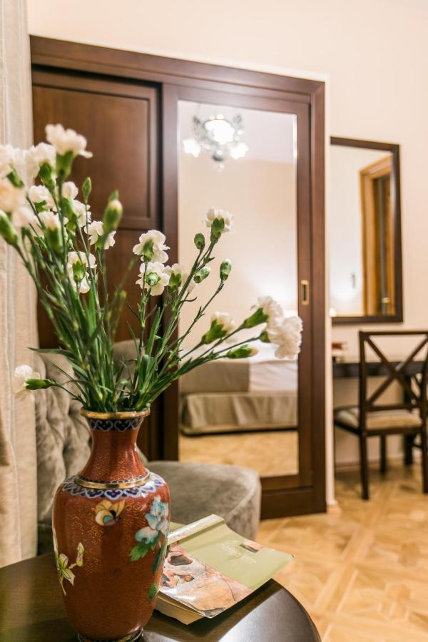 Hotel Vip Tbilisi Esterno foto