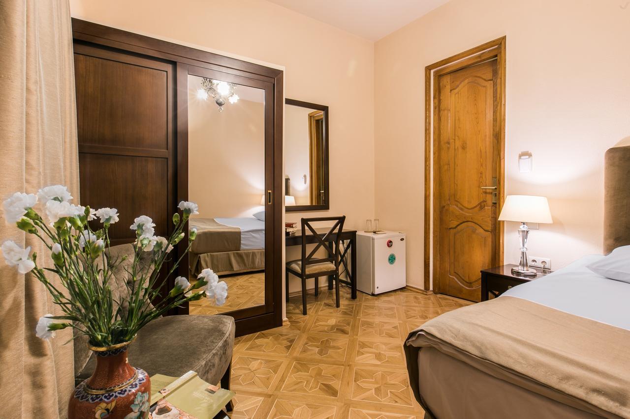 Hotel Vip Tbilisi Esterno foto