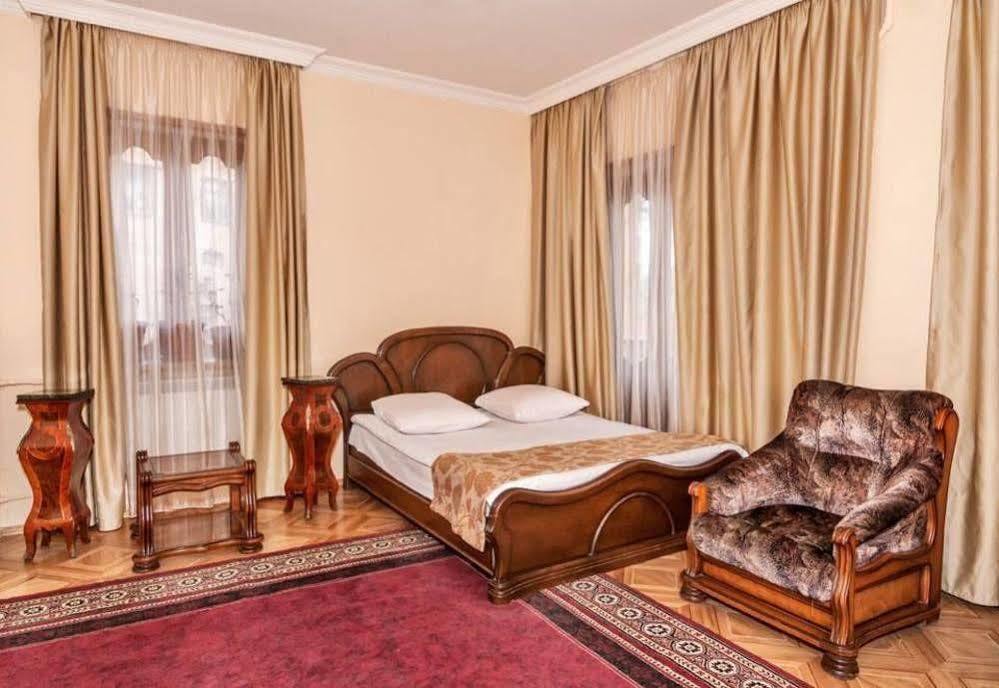 Hotel Vip Tbilisi Esterno foto