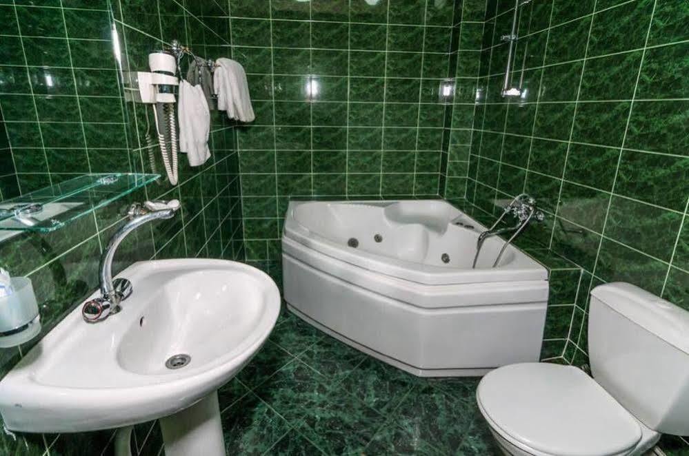 Hotel Vip Tbilisi Esterno foto