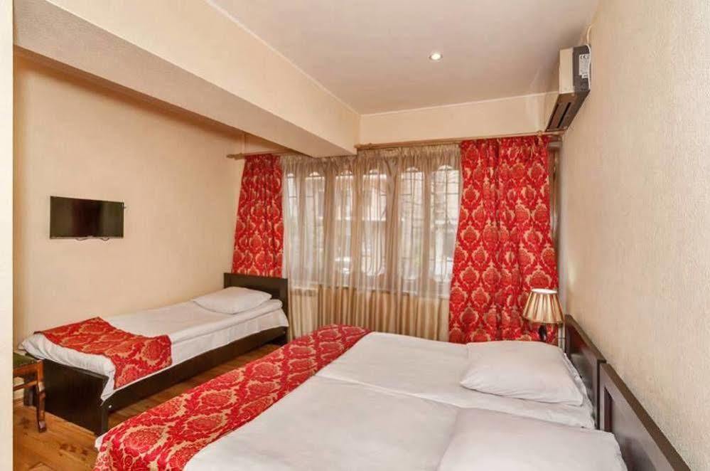 Hotel Vip Tbilisi Esterno foto