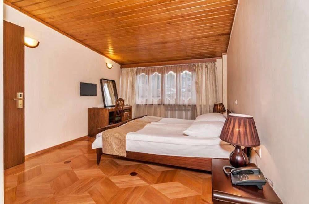 Hotel Vip Tbilisi Esterno foto