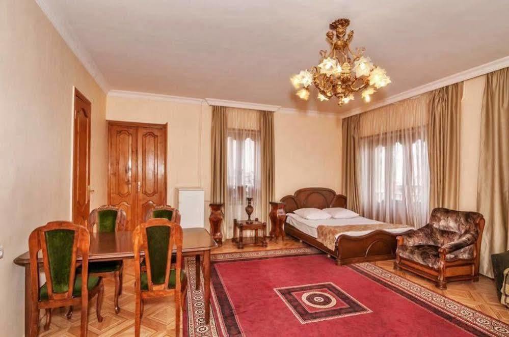 Hotel Vip Tbilisi Esterno foto