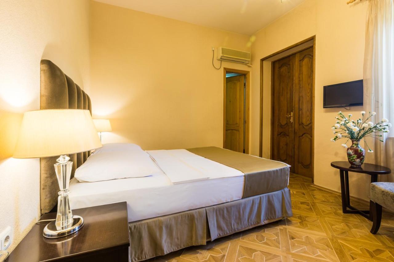 Hotel Vip Tbilisi Esterno foto