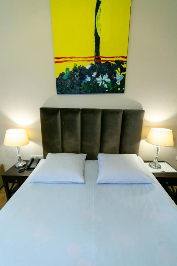 Hotel Vip Tbilisi Esterno foto